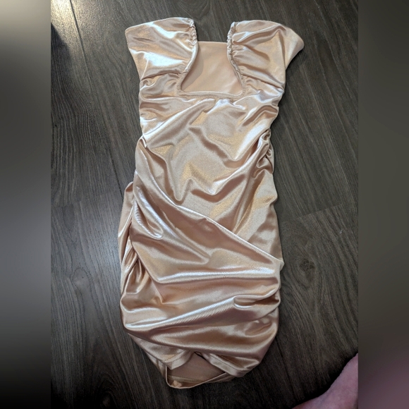 . Dresses & Skirts - New Champagne Colored Plunge Dress With Side Runching Size Xs Perfect Condition